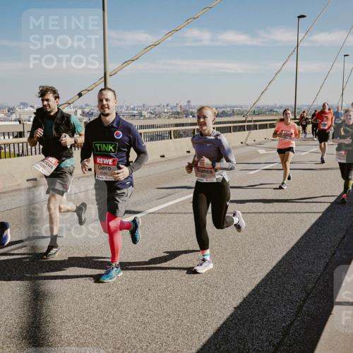 03.10.2025 - Köhlbrandbrückenlauf Michael Burmester http://msf.ph/oto/9037624 03.10.2025 12:30:23 Position 1 4090, 5689 meine-sportfotos.de