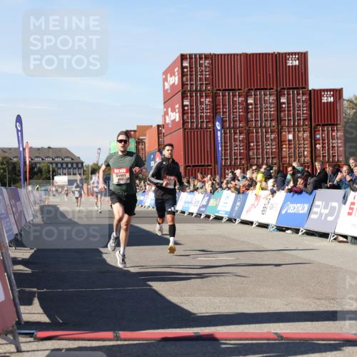 03.10.2025 - Köhlbrandbrückenlauf Lena Gebhardt http://msf.ph/oto/9037627 03.10.2025 12:51:36 Ziel 4058, 6458, 6793 meine-sportfotos.de