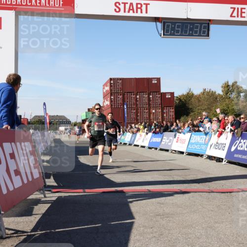 03.10.2025 - Köhlbrandbrückenlauf Lena Gebhardt http://msf.ph/oto/9037636 03.10.2025 12:51:36 Ziel 4058, 6458, 6793 meine-sportfotos.de