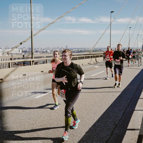 03.10.2025 - Köhlbrandbrückenlauf Michael Burmester http://msf.ph/oto/9037659 03.10.2025 12:30:25 Position 1  meine-sportfotos.de
