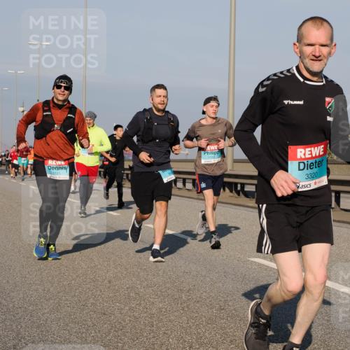 03.10.2025 - Köhlbrandbrückenlauf Fabian Wolf http://msf.ph/oto/9037663 03.10.2025 09:52:09 Position 3 1125, 168, 1722, 3320 meine-sportfotos.de