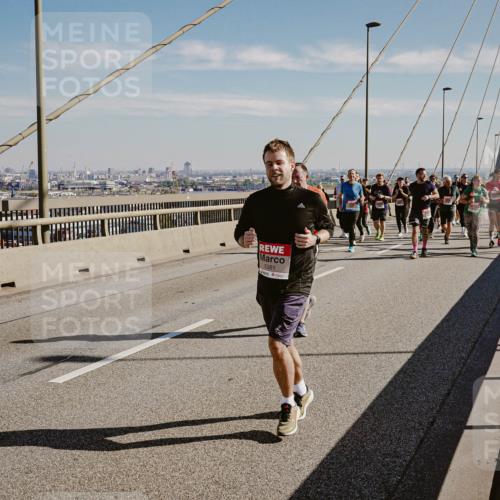 03.10.2025 - Köhlbrandbrückenlauf Michael Burmester http://msf.ph/oto/9037670 03.10.2025 12:30:26 Position 1 5381 meine-sportfotos.de