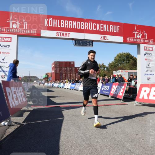 03.10.2025 - Köhlbrandbrückenlauf Lena Gebhardt http://msf.ph/oto/9037673 03.10.2025 12:51:39 Ziel 4058, 4087, 6793 meine-sportfotos.de