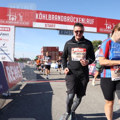 03.10.2025 - Köhlbrandbrückenlauf Lena Gebhardt http://msf.ph/oto/9037694 03.10.2025 13:14:50 Ziel 4202, 4224, 4406, 4424, 4533, 4692, 4869, 4890, 5054, 5525, 5535, 5682, 5686, 5711, 5760, 5761, 5814, 6293, 6316, 6344, 6448, 6815, 6849 meine-sportfotos.de