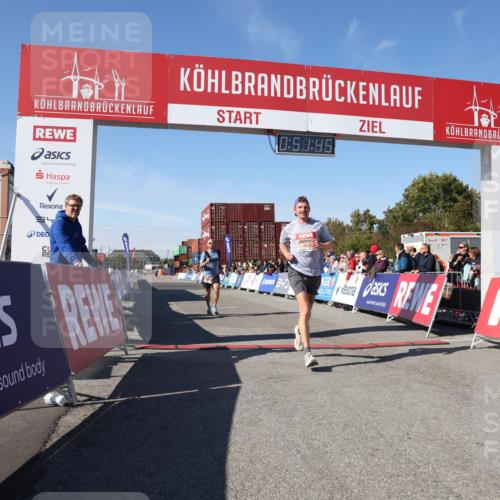 03.10.2025 - Köhlbrandbrückenlauf Lena Gebhardt http://msf.ph/oto/9037695 03.10.2025 12:51:45 Ziel 4017, 4058, 4087, 6793 meine-sportfotos.de