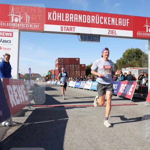 03.10.2025 - Köhlbrandbrückenlauf Lena Gebhardt http://msf.ph/oto/9037700 03.10.2025 12:51:46 Ziel 4017, 4058, 4087, 6793 meine-sportfotos.de