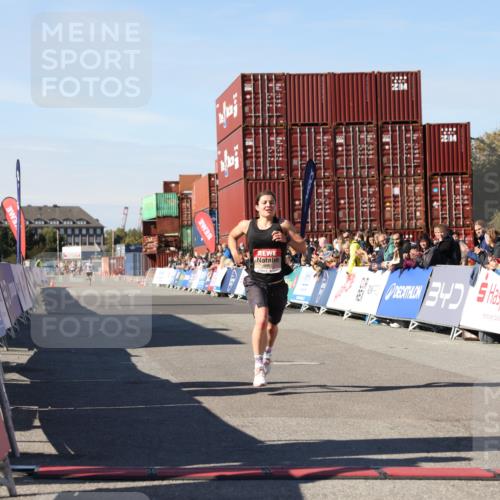 03.10.2025 - Köhlbrandbrückenlauf Lena Gebhardt http://msf.ph/oto/9037734 03.10.2025 12:52:02 Ziel 4092 meine-sportfotos.de