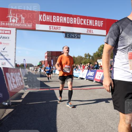 03.10.2025 - Köhlbrandbrückenlauf Lena Gebhardt http://msf.ph/oto/9037745 03.10.2025 13:14:54 Ziel 4202, 4224, 4232, 4406, 4533, 4784, 4890, 5054, 5525, 5535, 5682, 5686, 5711, 5737, 5760, 5761, 5814, 6017, 6128, 6129, 6293, 6344, 6815 meine-sportfotos.de