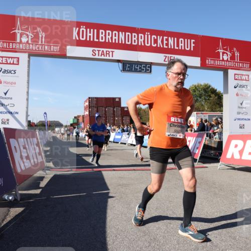03.10.2025 - Köhlbrandbrückenlauf Lena Gebhardt http://msf.ph/oto/9037757 03.10.2025 13:14:55 Ziel 4202, 4224, 4232, 4406, 4533, 4784, 4890, 5054, 5525, 5535, 5682, 5686, 5711, 5737, 5760, 5761, 5814, 6017, 6128, 6129, 6293, 6344, 6815 meine-sportfotos.de