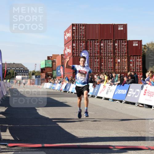 03.10.2025 - Köhlbrandbrückenlauf Lena Gebhardt http://msf.ph/oto/9037779 03.10.2025 12:52:18 Ziel 4301 meine-sportfotos.de