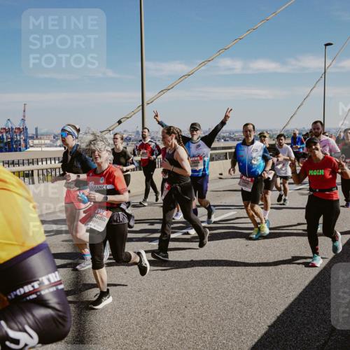 03.10.2025 - Köhlbrandbrückenlauf Michael Burmester http://msf.ph/oto/9037784 03.10.2025 12:30:35 Position 1 431 meine-sportfotos.de