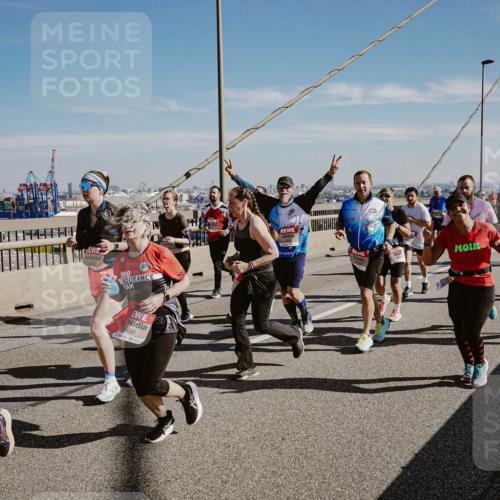 03.10.2025 - Köhlbrandbrückenlauf Michael Burmester http://msf.ph/oto/9037792 03.10.2025 12:30:35 Position 1 431 meine-sportfotos.de
