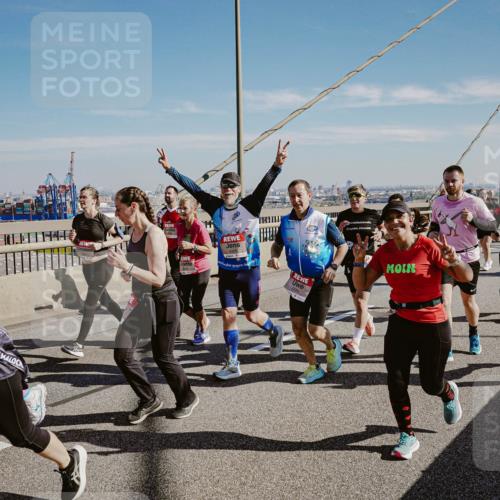 03.10.2025 - Köhlbrandbrückenlauf Michael Burmester http://msf.ph/oto/9037803 03.10.2025 12:30:36 Position 1 5873 meine-sportfotos.de