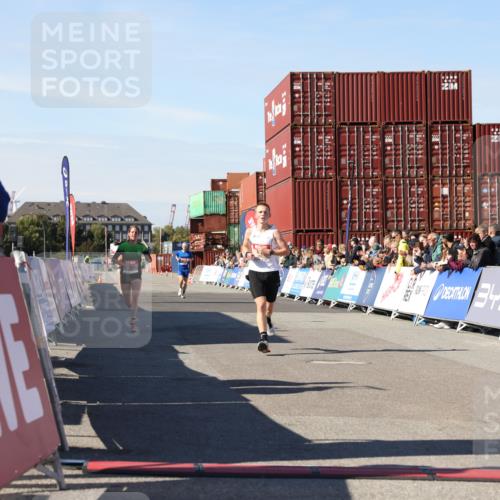 03.10.2025 - Köhlbrandbrückenlauf Lena Gebhardt http://msf.ph/oto/9037808 03.10.2025 12:52:34 Ziel 4019, 6087, 6625 meine-sportfotos.de