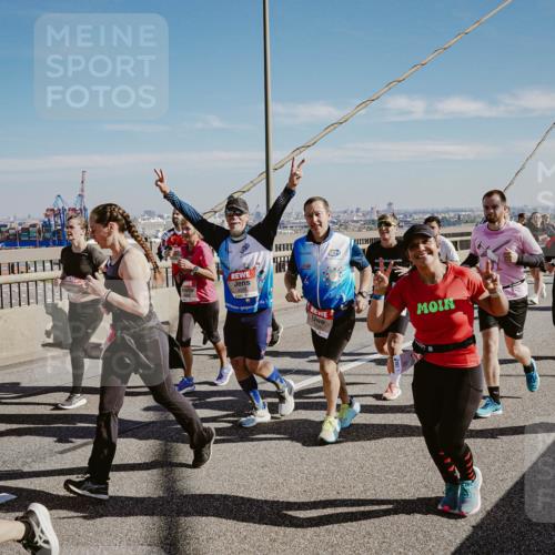 03.10.2025 - Köhlbrandbrückenlauf Michael Burmester http://msf.ph/oto/9037810 03.10.2025 12:30:36 Position 1 31, 5873 meine-sportfotos.de