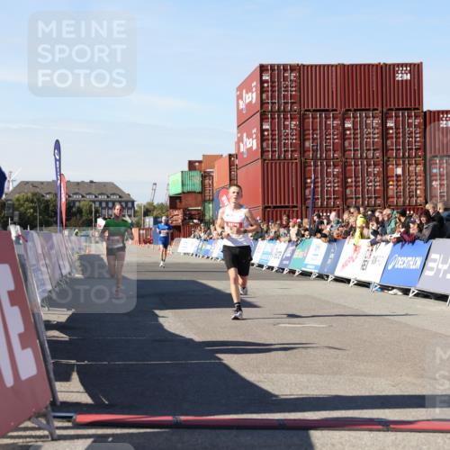 03.10.2025 - Köhlbrandbrückenlauf Lena Gebhardt http://msf.ph/oto/9037813 03.10.2025 12:52:34 Ziel 4019, 6087, 6625 meine-sportfotos.de