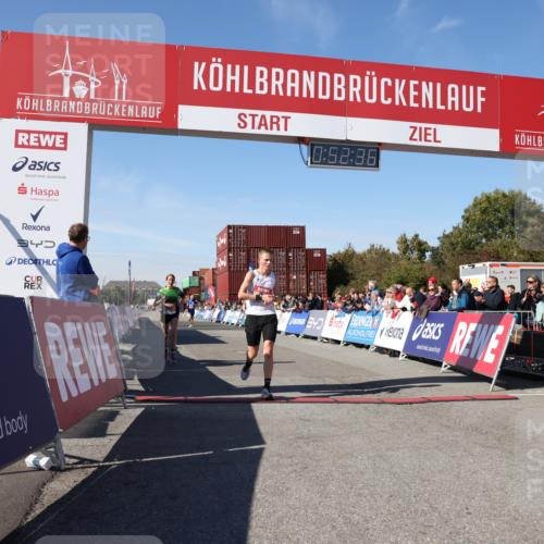 03.10.2025 - Köhlbrandbrückenlauf Lena Gebhardt http://msf.ph/oto/9037818 03.10.2025 12:52:36 Ziel 4013, 4019, 6087, 6625 meine-sportfotos.de