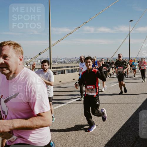 03.10.2025 - Köhlbrandbrückenlauf Michael Burmester http://msf.ph/oto/9037825 03.10.2025 12:30:38 Position 1 6506, 4736 meine-sportfotos.de