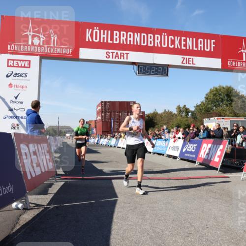 03.10.2025 - Köhlbrandbrückenlauf Lena Gebhardt http://msf.ph/oto/9037828 03.10.2025 12:52:37 Ziel 4013, 4019, 6087, 6625 meine-sportfotos.de