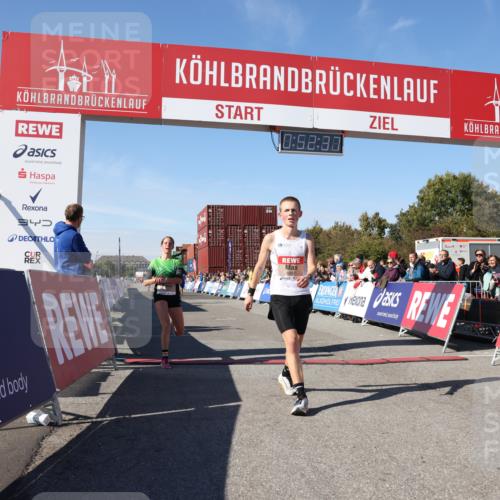 03.10.2025 - Köhlbrandbrückenlauf Lena Gebhardt http://msf.ph/oto/9037831 03.10.2025 12:52:38 Ziel 4013, 4019, 6087, 6625 meine-sportfotos.de
