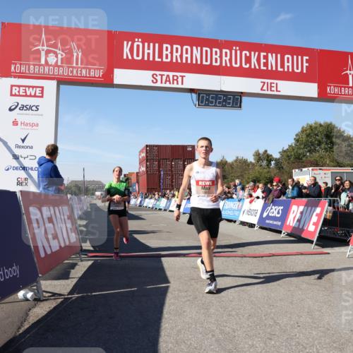 03.10.2025 - Köhlbrandbrückenlauf Lena Gebhardt http://msf.ph/oto/9037835 03.10.2025 12:52:38 Ziel 4013, 4019, 6087, 6625 meine-sportfotos.de