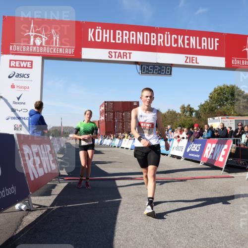 03.10.2025 - Köhlbrandbrückenlauf Lena Gebhardt http://msf.ph/oto/9037840 03.10.2025 12:52:38 Ziel 4013, 4019, 6087, 6625 meine-sportfotos.de