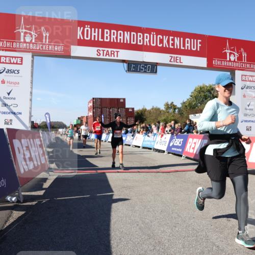 03.10.2025 - Köhlbrandbrückenlauf Lena Gebhardt http://msf.ph/oto/9037844 03.10.2025 13:15:01 Ziel 4232, 4244, 4282, 4406, 4784, 5054, 5173, 5525, 5535, 5737, 6017, 6128, 6129, 6293, 6454, 6810, 6815 meine-sportfotos.de