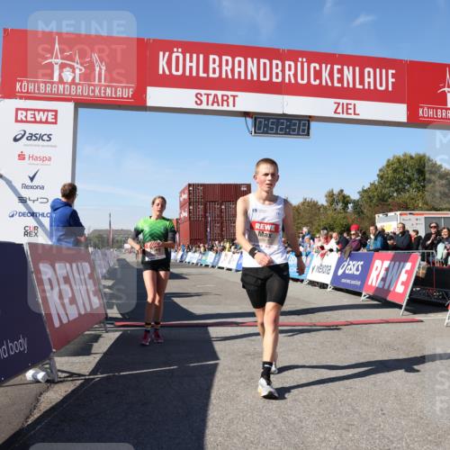 03.10.2025 - Köhlbrandbrückenlauf Lena Gebhardt http://msf.ph/oto/9037847 03.10.2025 12:52:38 Ziel 4013, 4019, 6087, 6625 meine-sportfotos.de
