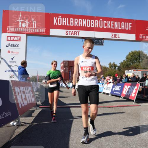 03.10.2025 - Köhlbrandbrückenlauf Lena Gebhardt http://msf.ph/oto/9037852 03.10.2025 12:52:39 Ziel 4013, 4019, 6087, 6625 meine-sportfotos.de