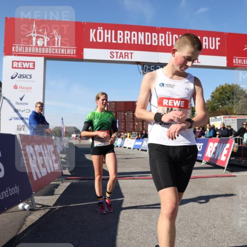 03.10.2025 - Köhlbrandbrückenlauf Lena Gebhardt http://msf.ph/oto/9037856 03.10.2025 12:52:40 Ziel 4013, 4019, 6087, 6625 meine-sportfotos.de