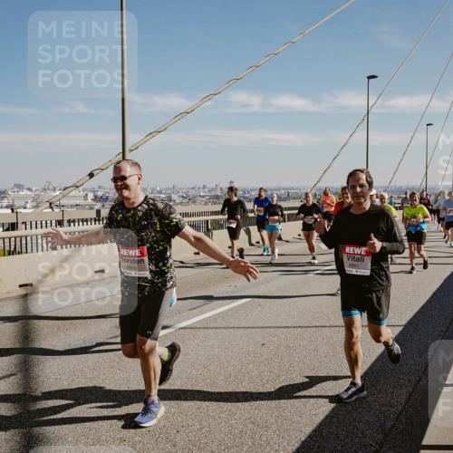 03.10.2025 - Köhlbrandbrückenlauf Michael Burmester http://msf.ph/oto/9037864 03.10.2025 12:30:39 Position 1 4868, 4861 meine-sportfotos.de
