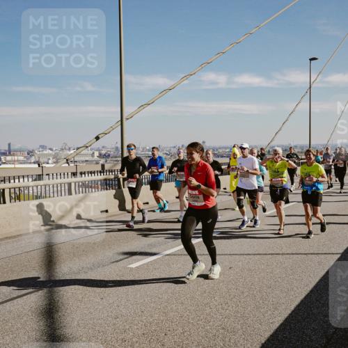 03.10.2025 - Köhlbrandbrückenlauf Michael Burmester http://msf.ph/oto/9037886 03.10.2025 12:30:41 Position 1  meine-sportfotos.de
