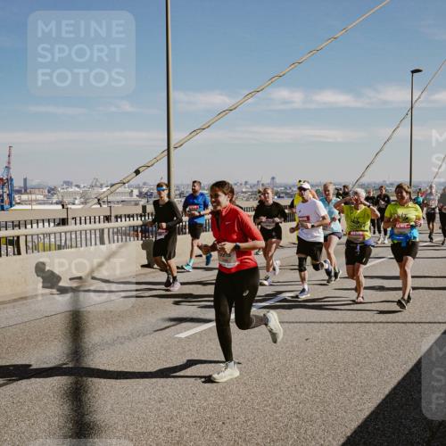 03.10.2025 - Köhlbrandbrückenlauf Michael Burmester http://msf.ph/oto/9037898 03.10.2025 12:30:41 Position 1  meine-sportfotos.de