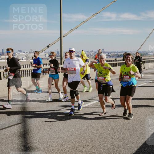 03.10.2025 - Köhlbrandbrückenlauf Michael Burmester http://msf.ph/oto/9037904 03.10.2025 12:30:42 Position 1 6790 meine-sportfotos.de