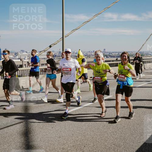 03.10.2025 - Köhlbrandbrückenlauf Michael Burmester http://msf.ph/oto/9037911 03.10.2025 12:30:42 Position 1 6790 meine-sportfotos.de