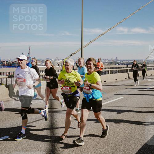03.10.2025 - Köhlbrandbrückenlauf Michael Burmester http://msf.ph/oto/9037934 03.10.2025 12:30:43 Position 1 6790 meine-sportfotos.de