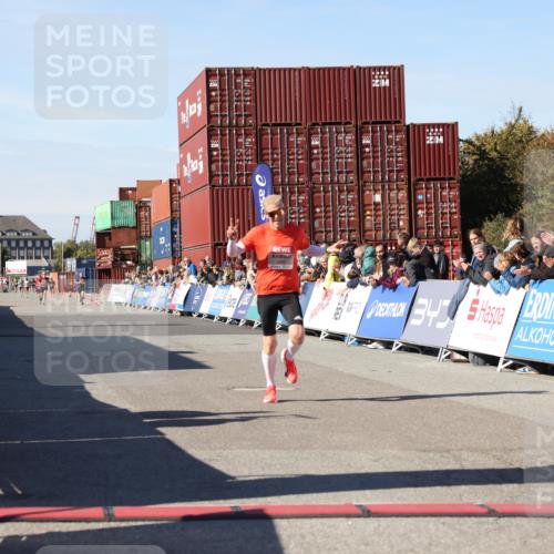 03.10.2025 - Köhlbrandbrückenlauf Lena Gebhardt http://msf.ph/oto/9037935 03.10.2025 12:52:59 Ziel 4034, 4040 meine-sportfotos.de