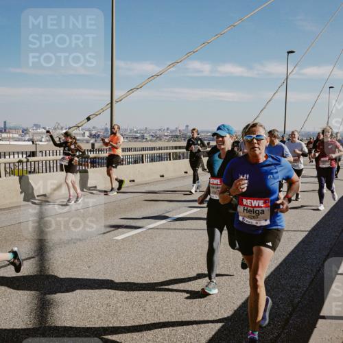 03.10.2025 - Köhlbrandbrückenlauf Michael Burmester http://msf.ph/oto/9037939 03.10.2025 12:30:43 Position 1 4784, 6267 meine-sportfotos.de