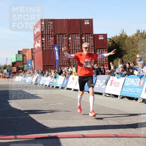03.10.2025 - Köhlbrandbrückenlauf Lena Gebhardt http://msf.ph/oto/9037941 03.10.2025 12:53:00 Ziel 4034, 4040 meine-sportfotos.de