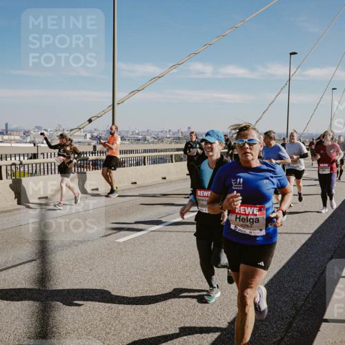 03.10.2025 - Köhlbrandbrückenlauf Michael Burmester http://msf.ph/oto/9037947 03.10.2025 12:30:44 Position 1 4784, 6267 meine-sportfotos.de