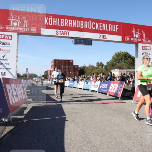 03.10.2025 - Köhlbrandbrückenlauf Lena Gebhardt http://msf.ph/oto/9037956 03.10.2025 13:15:11 Ziel 4090, 4244, 4282, 5173, 5186, 6189, 6249, 6252, 6370, 6454, 6591, 6773, 6810 meine-sportfotos.de