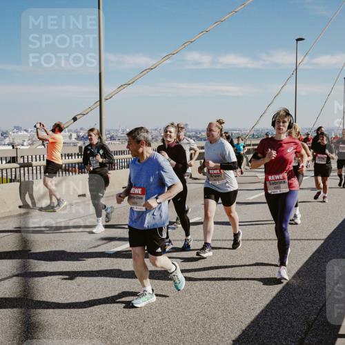 03.10.2025 - Köhlbrandbrückenlauf Michael Burmester http://msf.ph/oto/9037971 03.10.2025 12:30:45 Position 1  meine-sportfotos.de