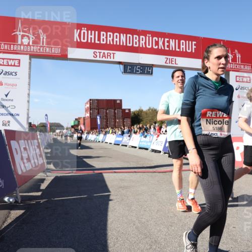 03.10.2025 - Köhlbrandbrückenlauf Lena Gebhardt http://msf.ph/oto/9037989 03.10.2025 13:15:14 Ziel 4090, 4244, 4610, 5186, 6189, 6249, 6252, 6370, 6591, 6773, 6790, 6810 meine-sportfotos.de