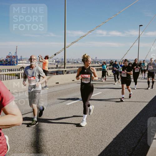 03.10.2025 - Köhlbrandbrückenlauf Michael Burmester http://msf.ph/oto/9037990 03.10.2025 12:30:47 Position 1 217 meine-sportfotos.de