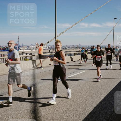 03.10.2025 - Köhlbrandbrückenlauf Michael Burmester http://msf.ph/oto/9037998 03.10.2025 12:30:47 Position 1 6712 meine-sportfotos.de