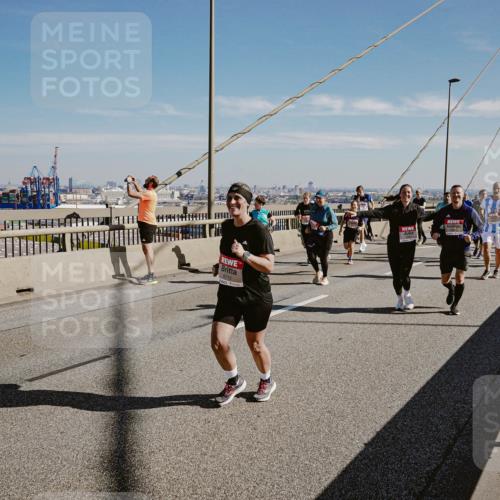 03.10.2025 - Köhlbrandbrückenlauf Michael Burmester http://msf.ph/oto/9038017 03.10.2025 12:30:48 Position 1  meine-sportfotos.de