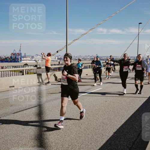 03.10.2025 - Köhlbrandbrückenlauf Michael Burmester http://msf.ph/oto/9038022 03.10.2025 12:30:48 Position 1 6712 meine-sportfotos.de