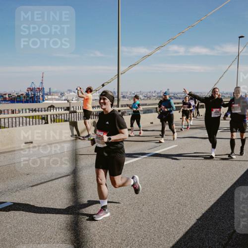 03.10.2025 - Köhlbrandbrückenlauf Michael Burmester http://msf.ph/oto/9038028 03.10.2025 12:30:48 Position 1  meine-sportfotos.de