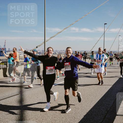 03.10.2025 - Köhlbrandbrückenlauf Michael Burmester http://msf.ph/oto/9038046 03.10.2025 12:30:50 Position 1 5291, 4204 meine-sportfotos.de
