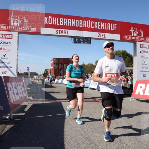 03.10.2025 - Köhlbrandbrückenlauf Lena Gebhardt http://msf.ph/oto/9038048 03.10.2025 13:15:23 Ziel 4031, 4610, 5309, 5771, 6535, 6772, 6773, 6790 meine-sportfotos.de